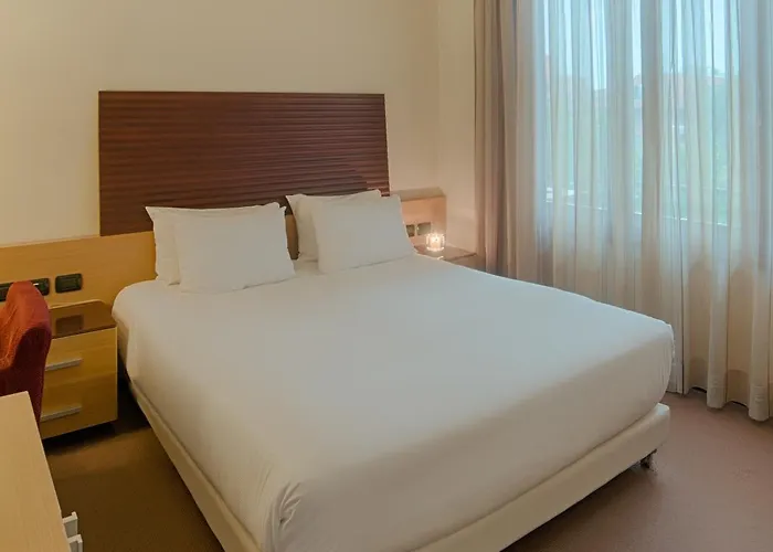 Nh米兰2号酒店 4*