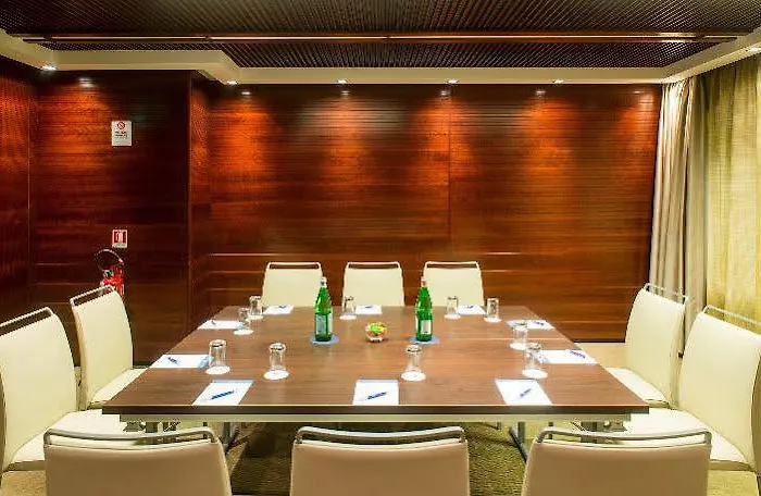 Nh米兰2号酒店 4*